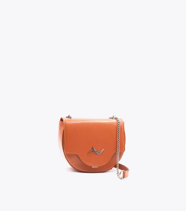 Stylish Italian Leather Shoulder Bag for Women with Zip Closure and Inner Pockets
