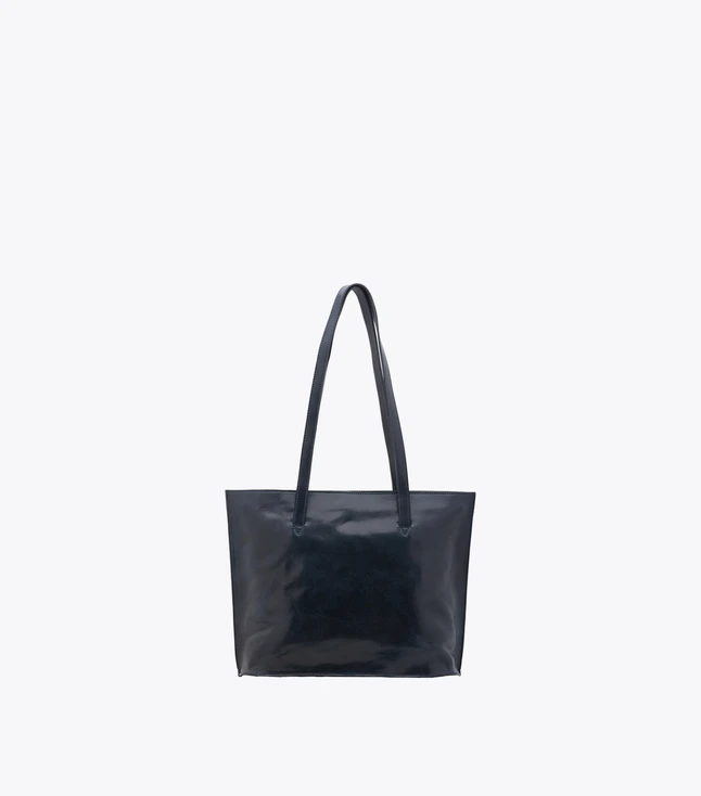 Minimalist Leather Tote Bag for Women with Internal and External Zip Pockets Use

