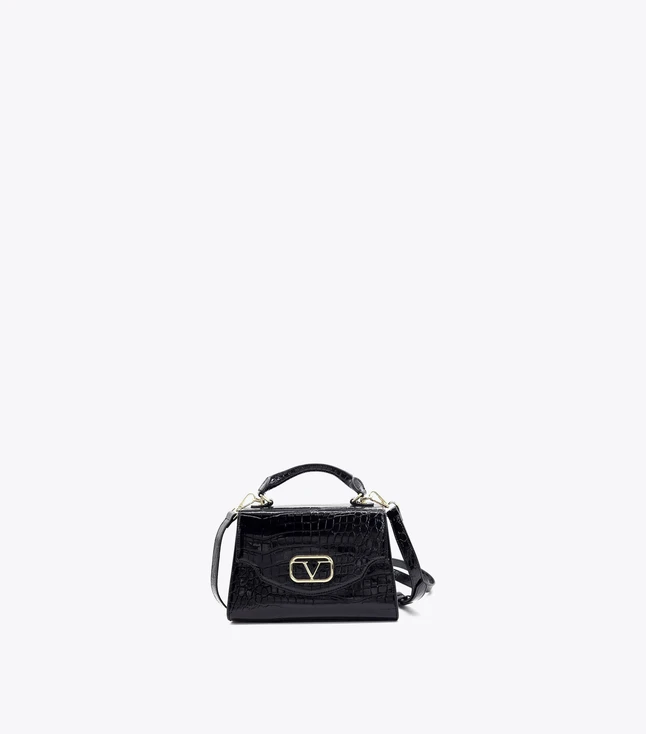 Stylish Italian Leather Crossbody Bag for Women with Magnetic Closure and Removable Shoulder Strap
