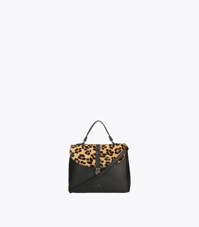 Minimalist Leather Crossbody Bag for Women with Zip Closure and Inner Pockets
