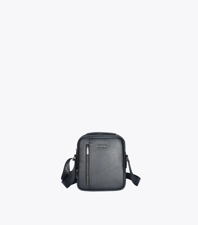 Minimalist Polyester Backpack for Unisex Travel and Daily Use

