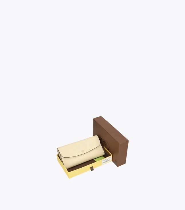 Vintage Leather Wallet for Women, Handcrafted Accessory for Daily Use
