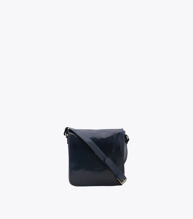 Minimalist Leather Shoulder Bag for Women with Inner Pockets for Daily Use
