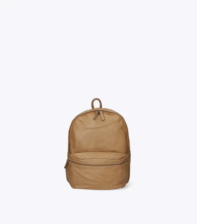 Minimalist Leather Backpack for Unisex Daily Use
