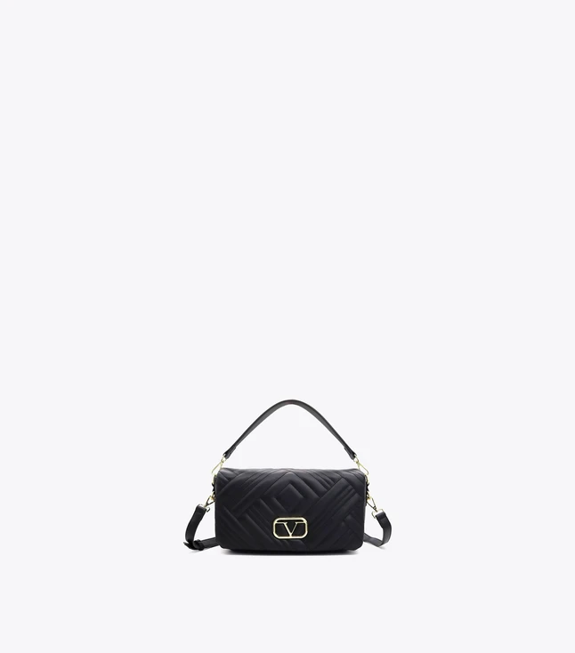 Stylish Quilted Eco-Leather Tote Bag for Women with Inner Pockets and No External Pockets for Daily Use
