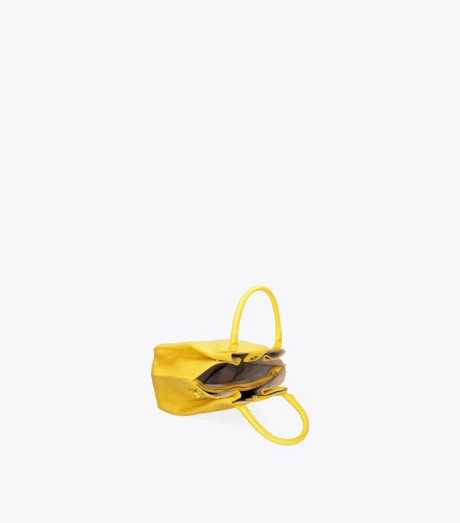 Minimalist Leather Shoulder Bag for Women with Multiple Pockets for Daily Use
