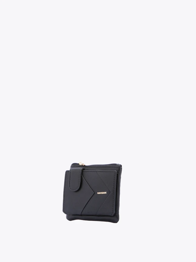 Minimalist Leather Crossbody Bag for Everyday Essentials