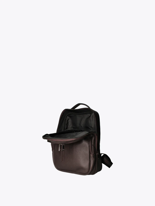 Minimalist Leather Laptop Backpacks for Everyday Use