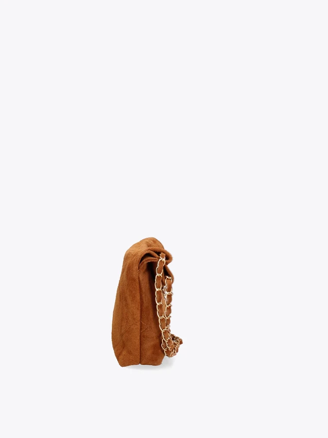 Crafted Quilted Handbag with Distinctive Chain Strap for Everyday Luxury