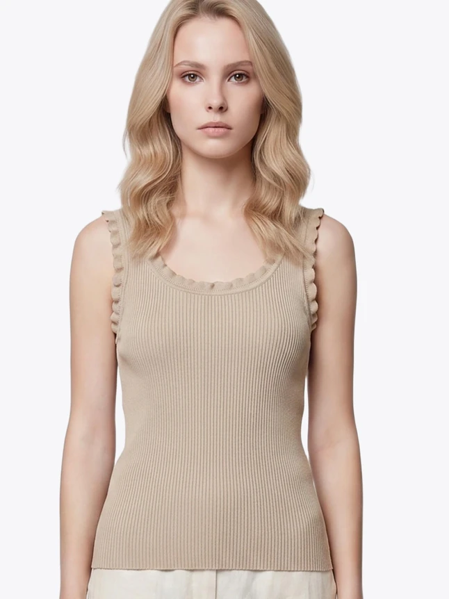 Women's Modern Blouse For Casual Outings - Chic Design With Polished Shape