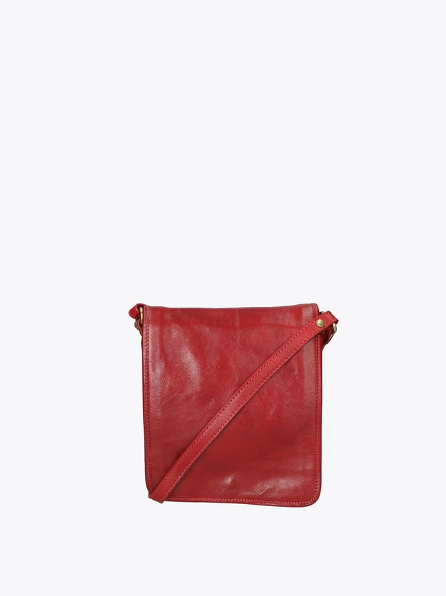 Minimalist Leather Crossbody Bag for Everyday Use