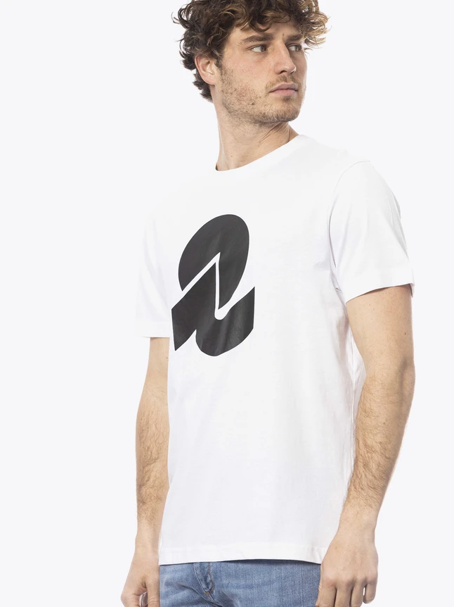 Minimalist Cotton Tee with Back Logo Label for Everyday Wear