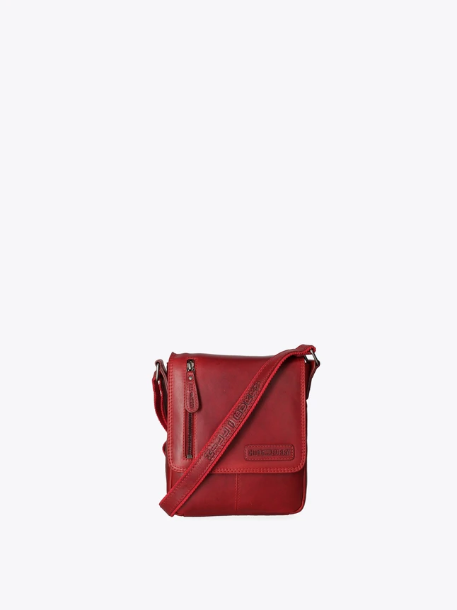 Minimalist Leather Crossbody Bag for Everyday Use