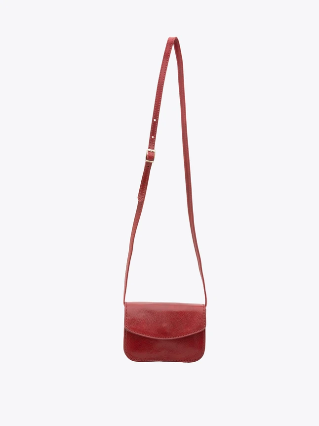 Minimalist Leather Crossbody Bag for Everyday Essentials
