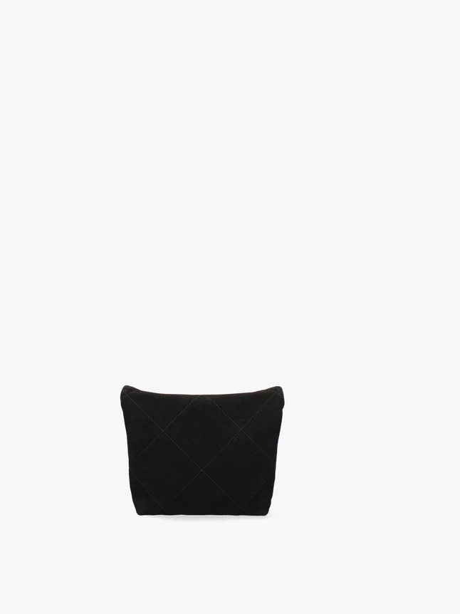 Crafted Quilted Handbag with Distinctive Chain Strap for Everyday Luxury