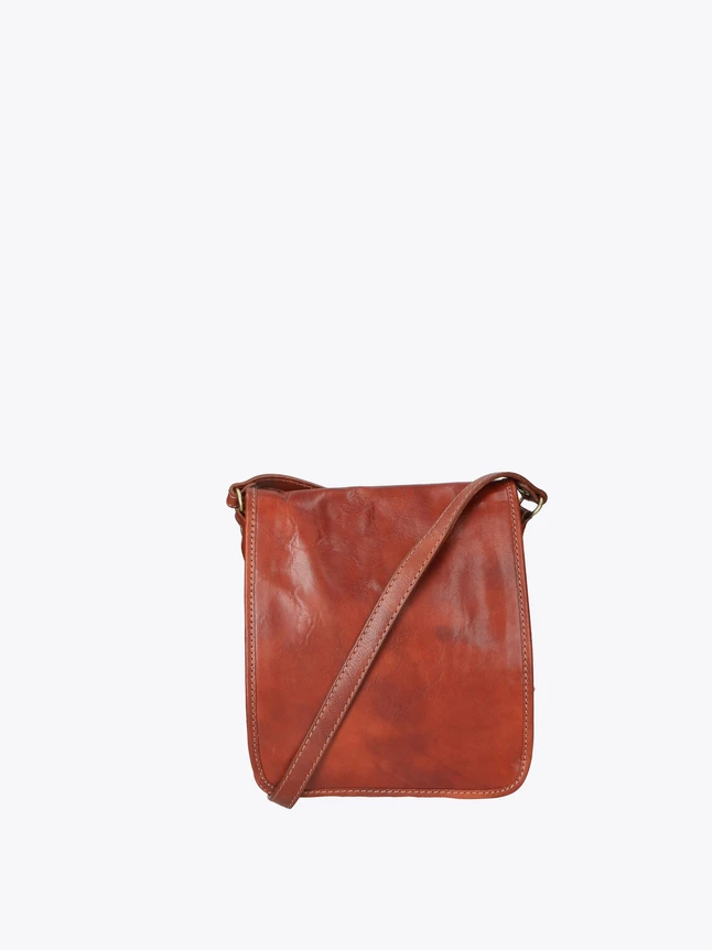 Minimalist Leather Crossbody Bag for Everyday Use
