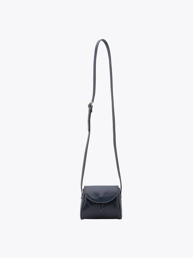 Minimalist Leather Crossbody Bag for Everyday Essentials