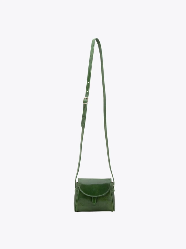 Minimalist Leather Crossbody Bag for Everyday Essentials
