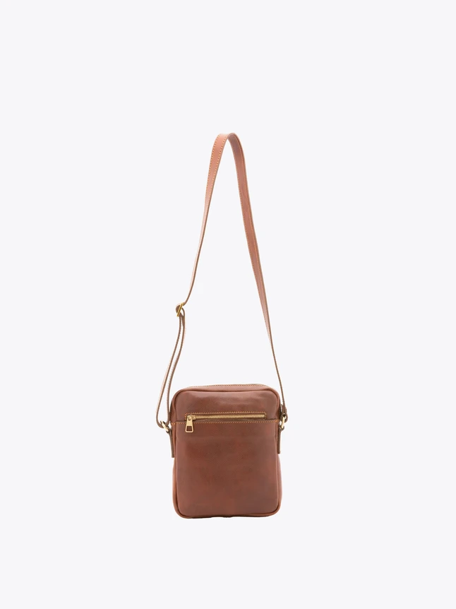 Minimalist Leather Crossbody Bag with Adjustable Strap for Daily Use