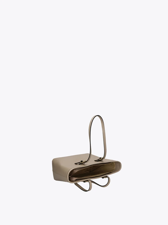 Refined Leather Minimalist Shoulder Bag for Elegant Everyday Carry
