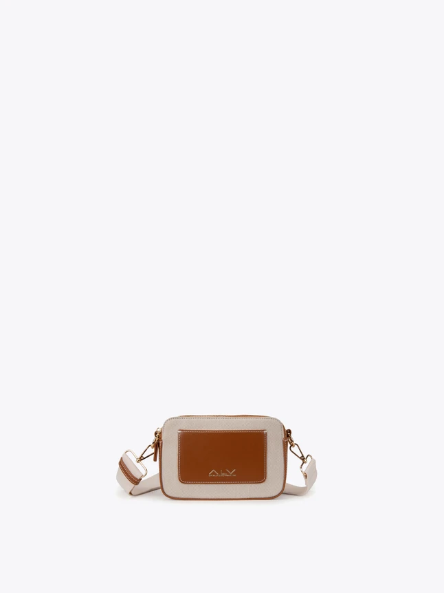 Minimalist Leather Crossbody Bag for Everyday Use