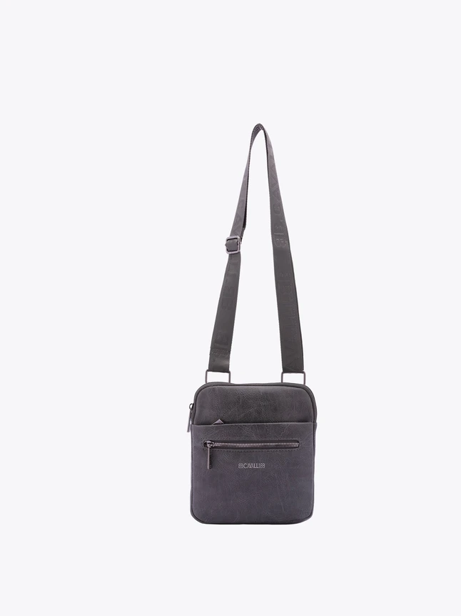 Minimalist Leather Crossbody Bag for Everyday Use