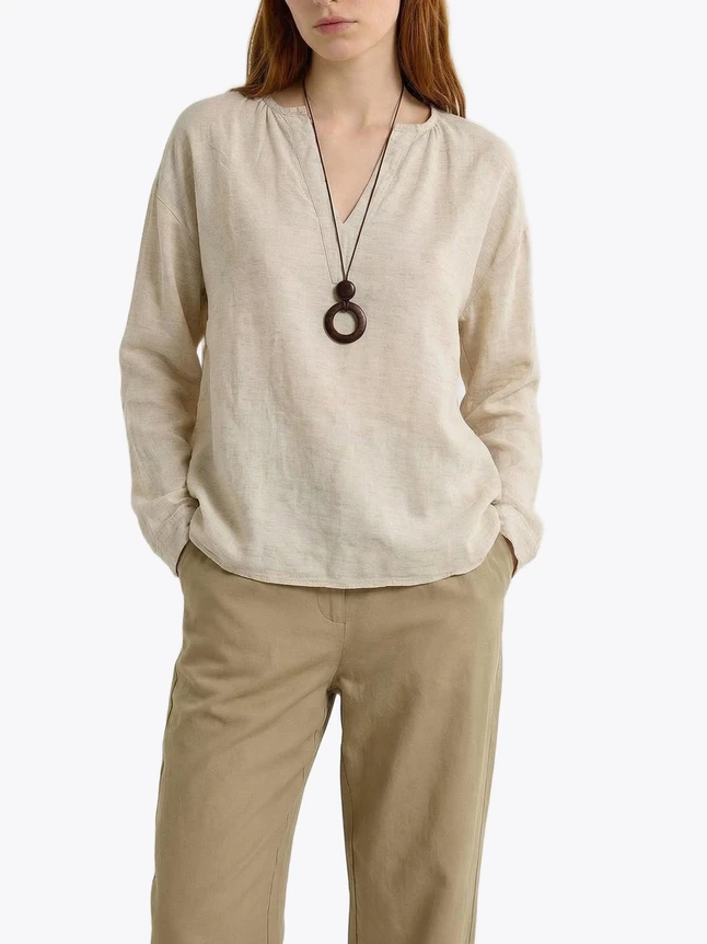 Elegant Blouse In Linen For Travel - Sophisticated Design With Everyday Shape