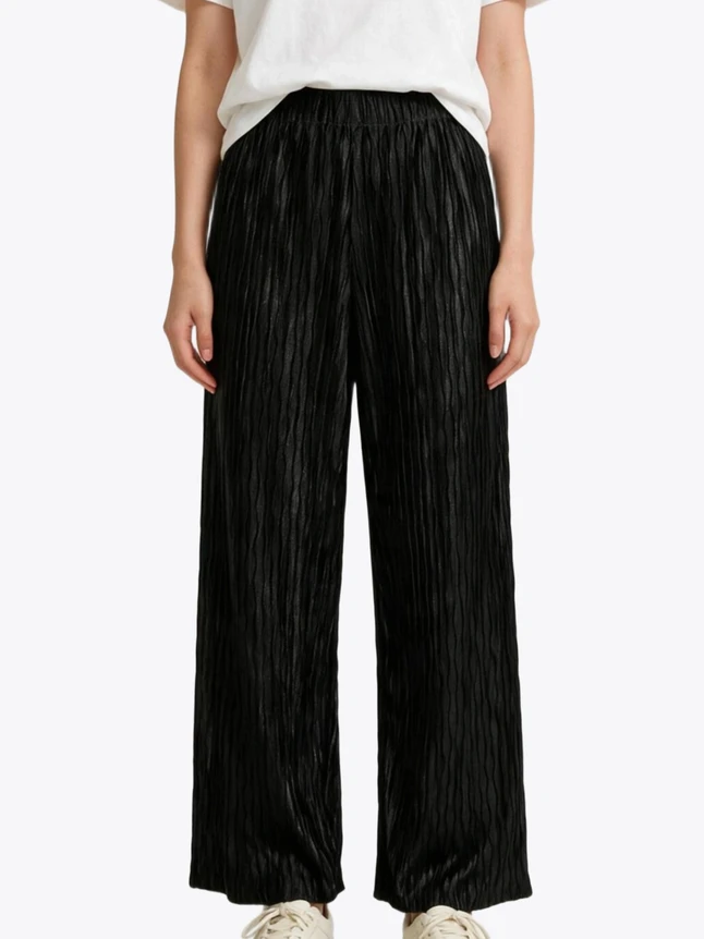 Women's Chic Pants For Weekend - Contemporary Design With Structured Shape