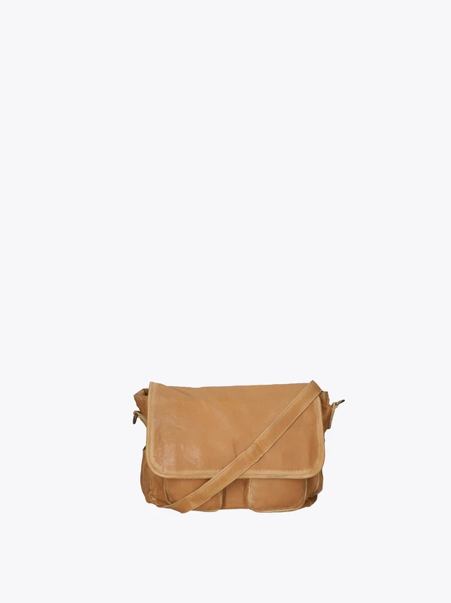 Minimalist Leather Crossbody Bag for Everyday Use