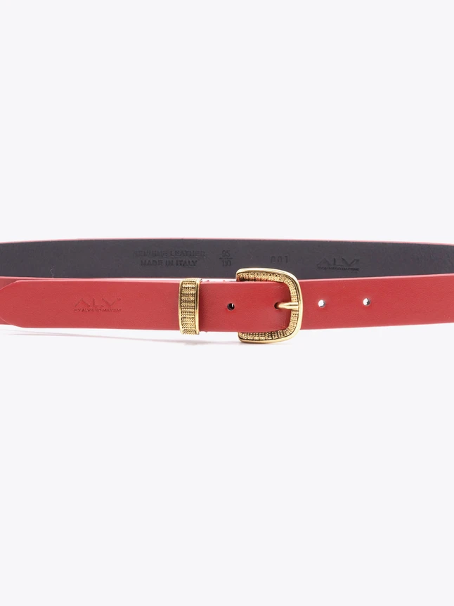 Genuine Leather Belt with Textured Metal Buckle for Everyday Wear