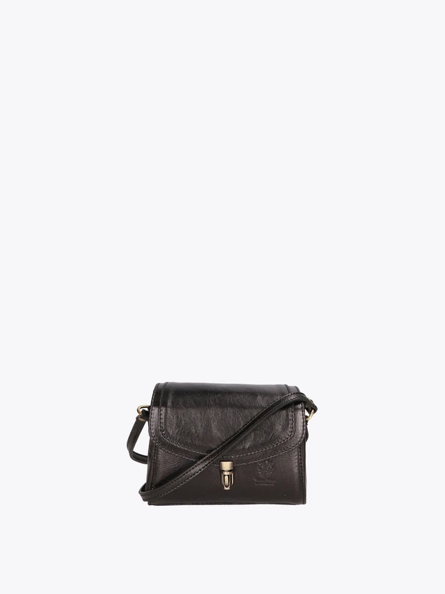 Minimalist Leather Flap Crossbody Bag for Everyday Use