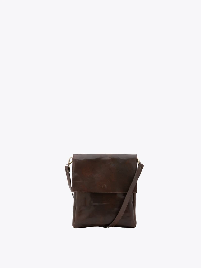 Minimalist Leather Crossbody Bag with Envelope Flap for Everyday Use