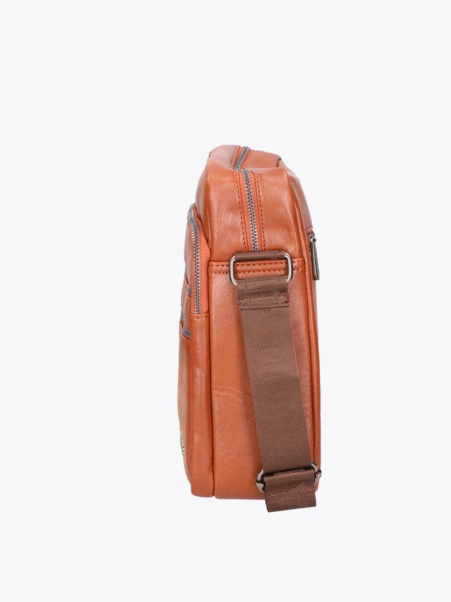 Sleek Vegan Leather Messenger Bag for Versatile Urban Everyday Use