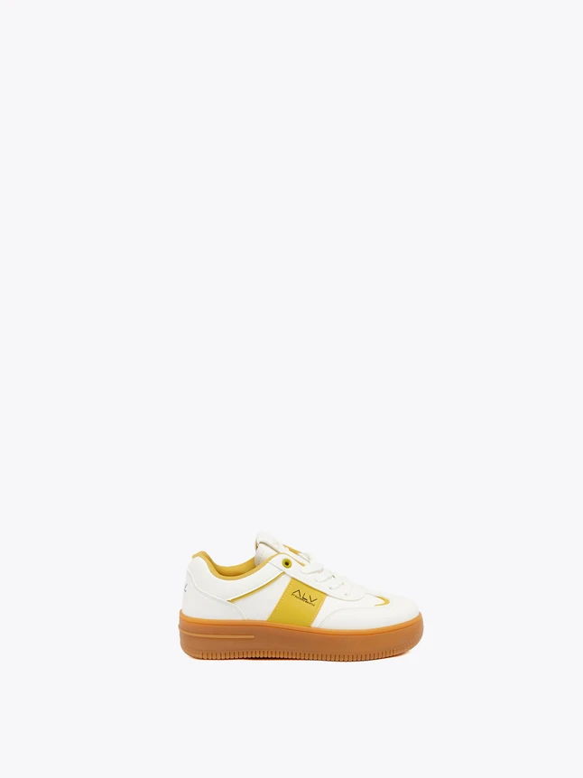 ALY Leather Platform Low Top Sneakers with Side Stripe Gum Sole for Urban Fashion