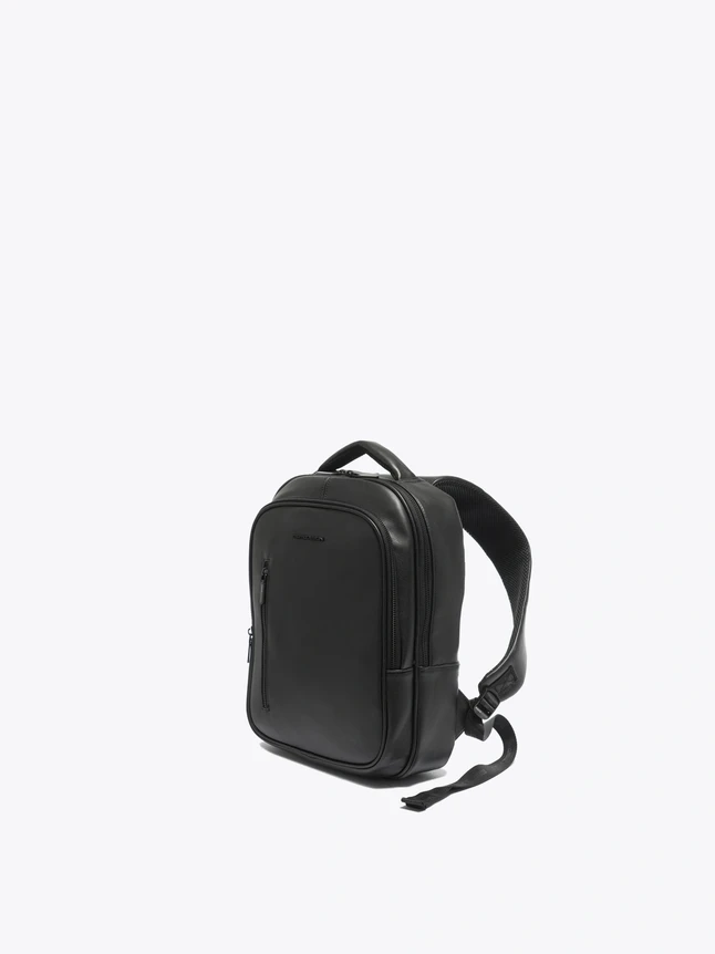 Men's Backpack In Vegan Leather For Travel - Versatile Design