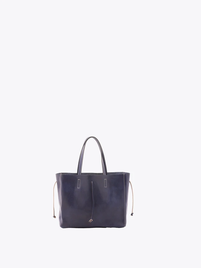 Minimalist Leather Tote Bag for Work and Everyday Use