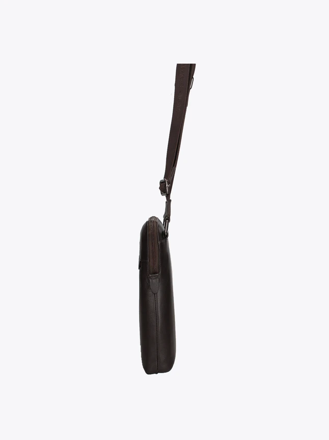 Men's Shoulder Bag In Genuine Leather For Everyday Use - Modern Design
