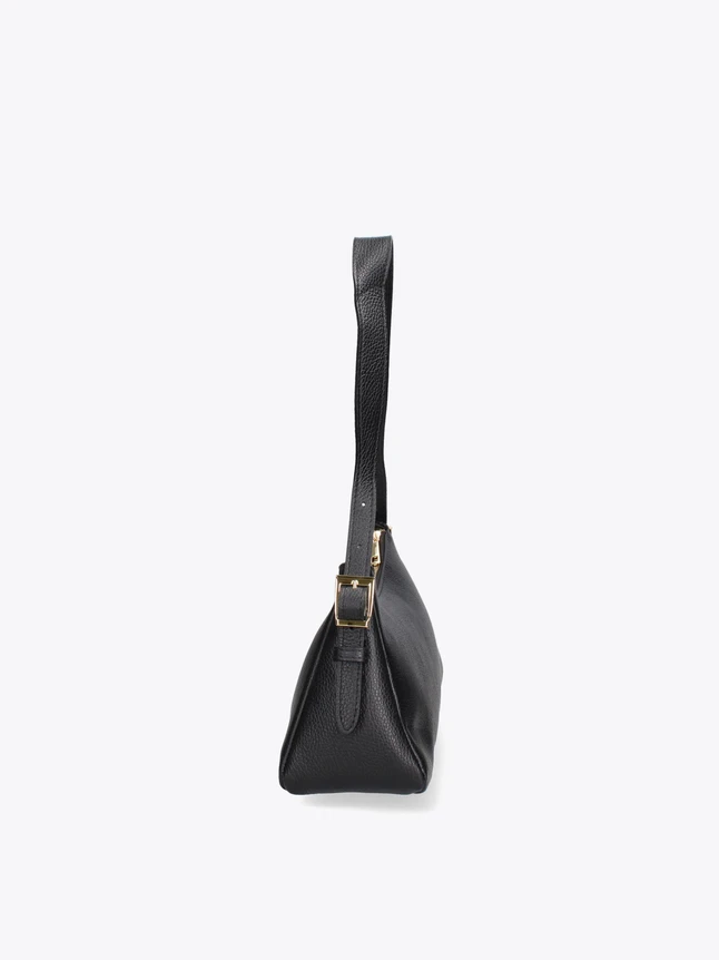 Modern Leather Shoulder Bag For Everyday Chic Wear With Gold Hardware