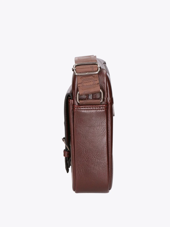 Classic Leather Crossbody Shoulder Bag for Everyday Professional Commute