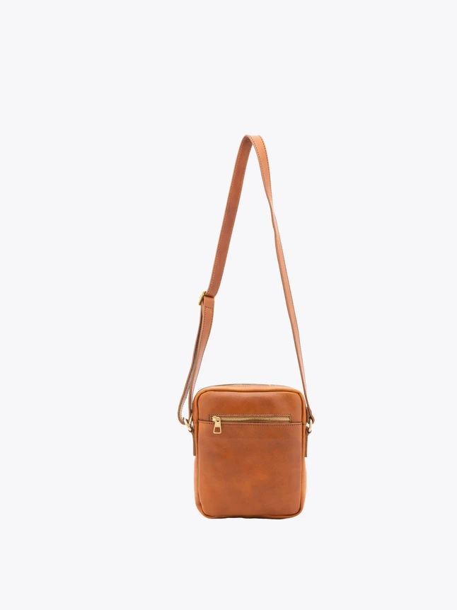 Minimalist Leather Crossbody Bag with Adjustable Strap for Daily Use