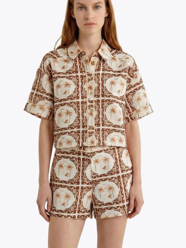 Minimalist Shirt In Polyester For Travel - Classic Design With Roomy Shape