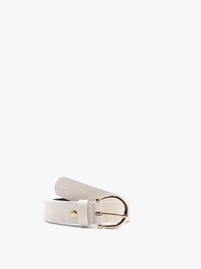 Minimalist Leather Belt for Everyday Use with Metal Buckle Embossed Pattern