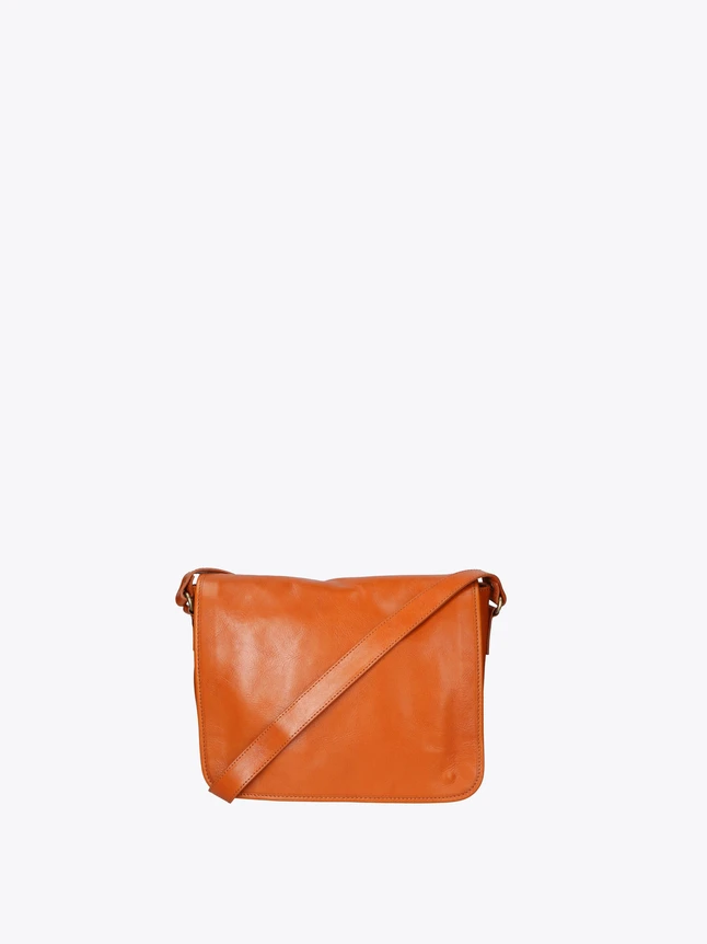 Minimalist Leather Crossbody Bag for Everyday Use