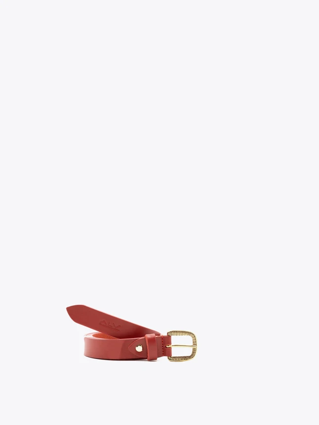 Elevated Leather Belt with Classic Gold Tone Buckle for Sophisticated Ensembles