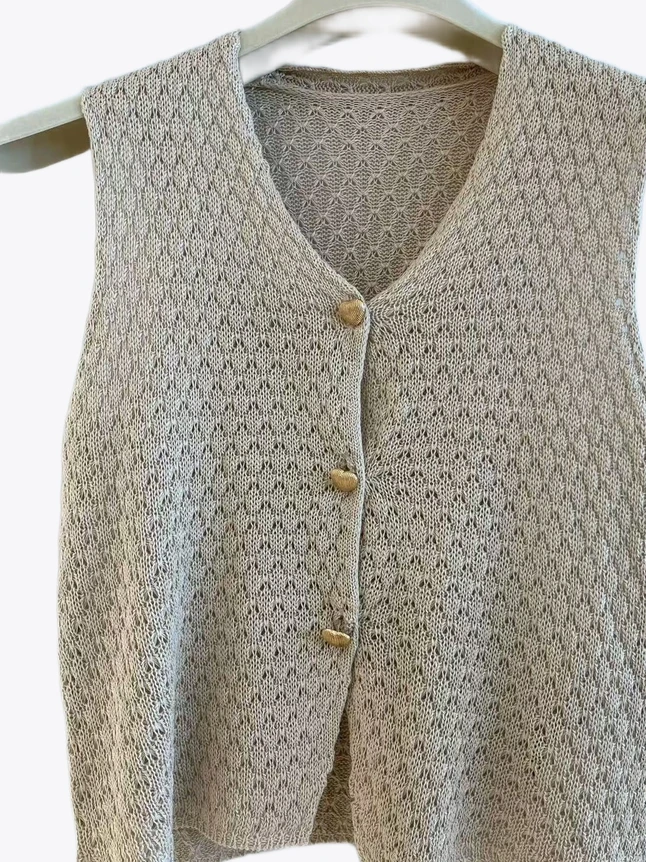 Contemporary Vest In Soft Fabric For Everyday Wear - Stylish Design