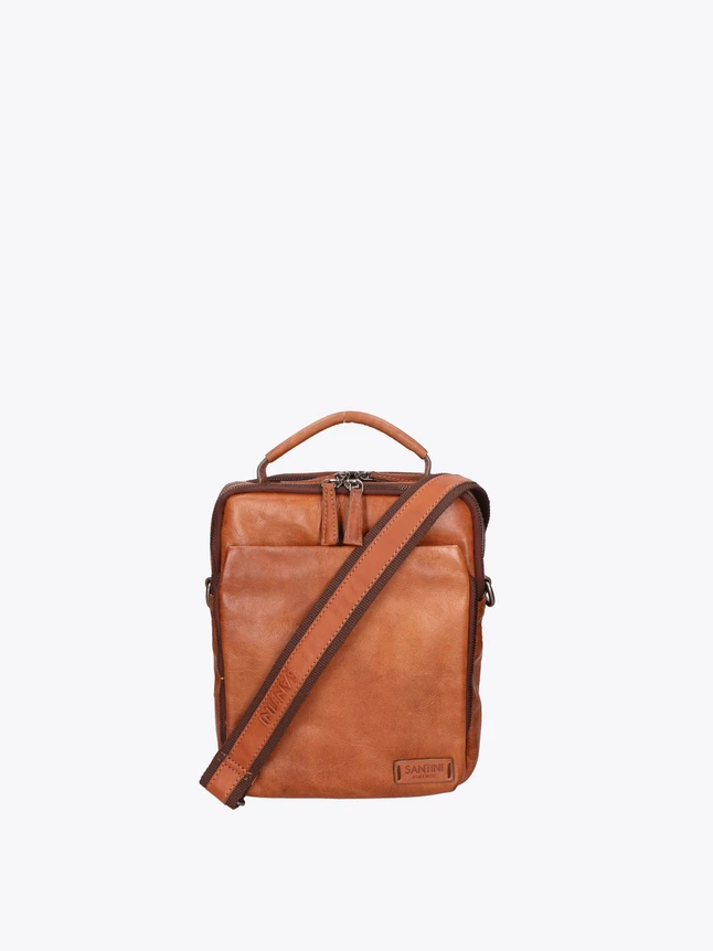 Minimalist Leather Crossbody Bag for Daily Use