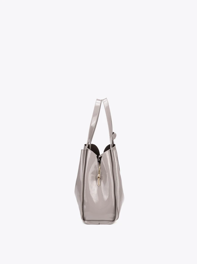 High Shine Leather Shoulder Bag Modern Design Polished Hardware Everyday Chic