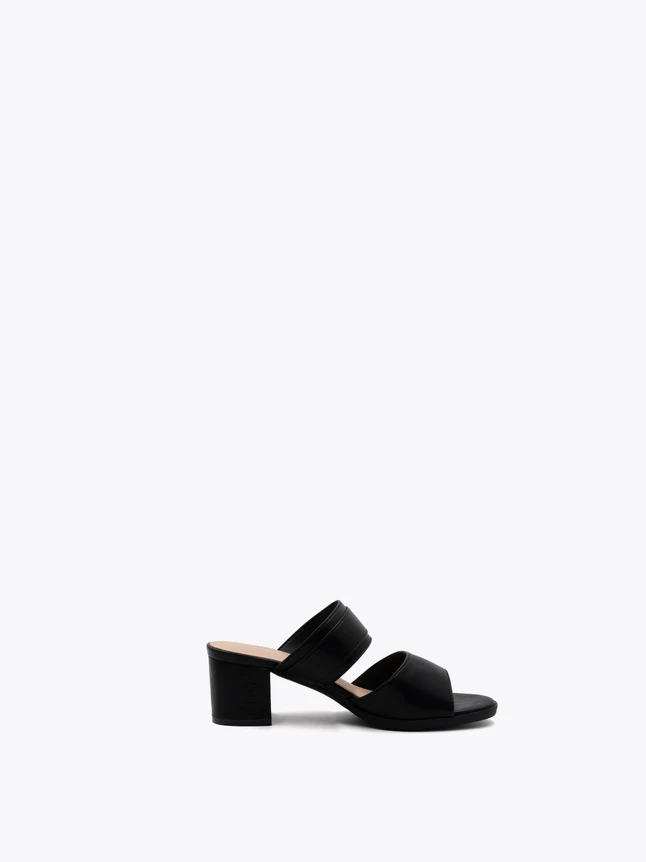 Minimalist Leather Block Heel Sandal for Everyday Wear